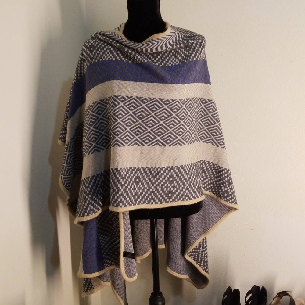 Francesca's Ruana ONE SIZE - Picture 3 of 8